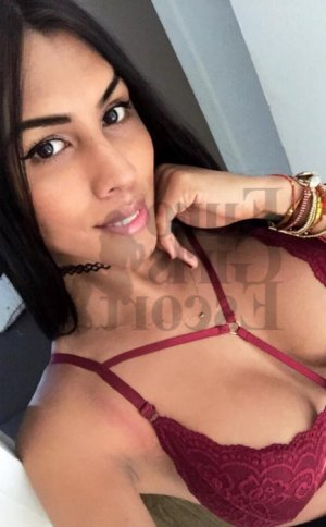Flore-marie call girl and thai massage